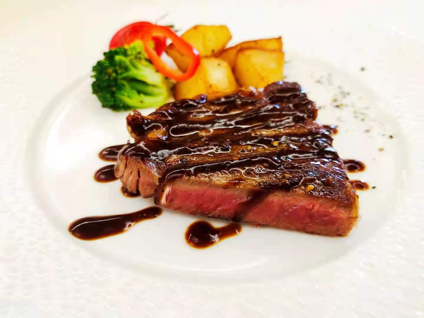 原價(jià)78元的牛排套餐只賣8.88元，吃起來(lái)就是個(gè)這？！